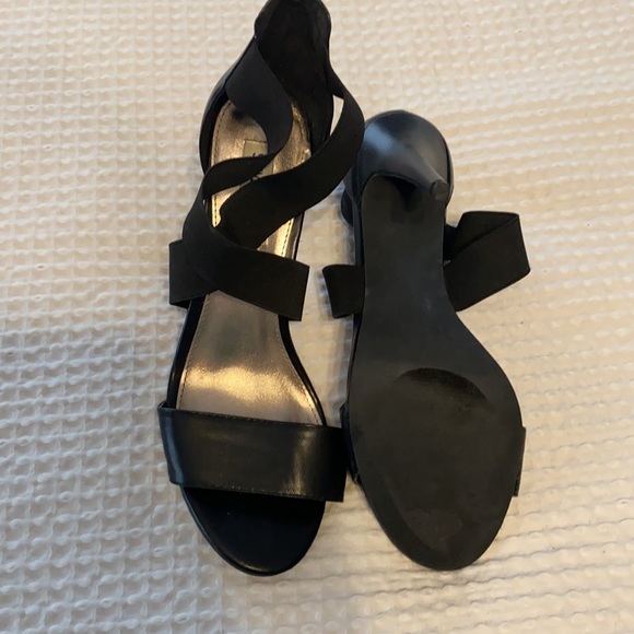 Cross Strap Heel - Picture 2 of 2